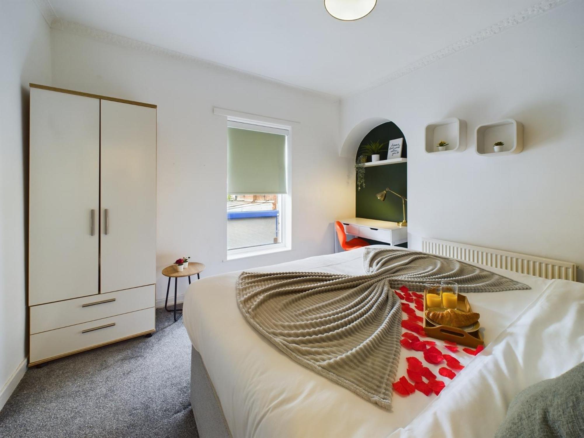 Charming Apartments - Cosy Retreat - Short Drive To City Centre - Free Parking Liverpool Eksteriør billede