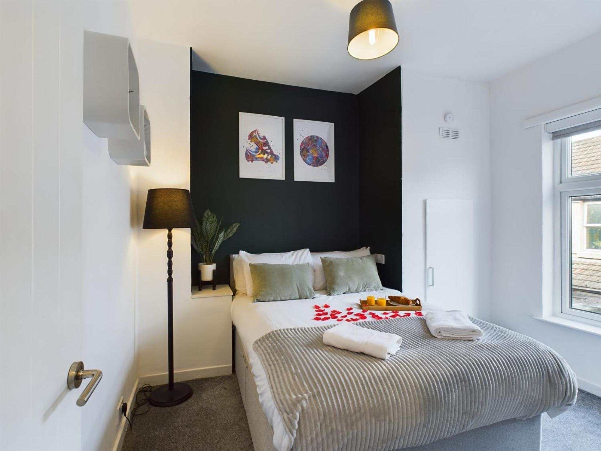 Charming Apartments - Cosy Retreat - Short Drive To City Centre - Free Parking Liverpool Eksteriør billede