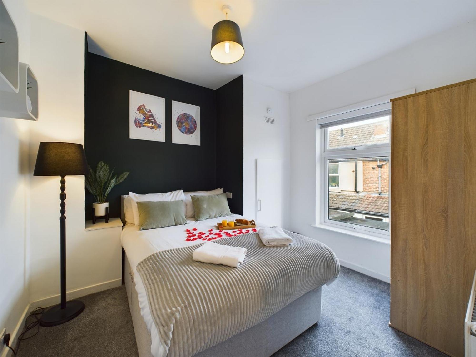 Charming Apartments - Cosy Retreat - Short Drive To City Centre - Free Parking Liverpool Eksteriør billede