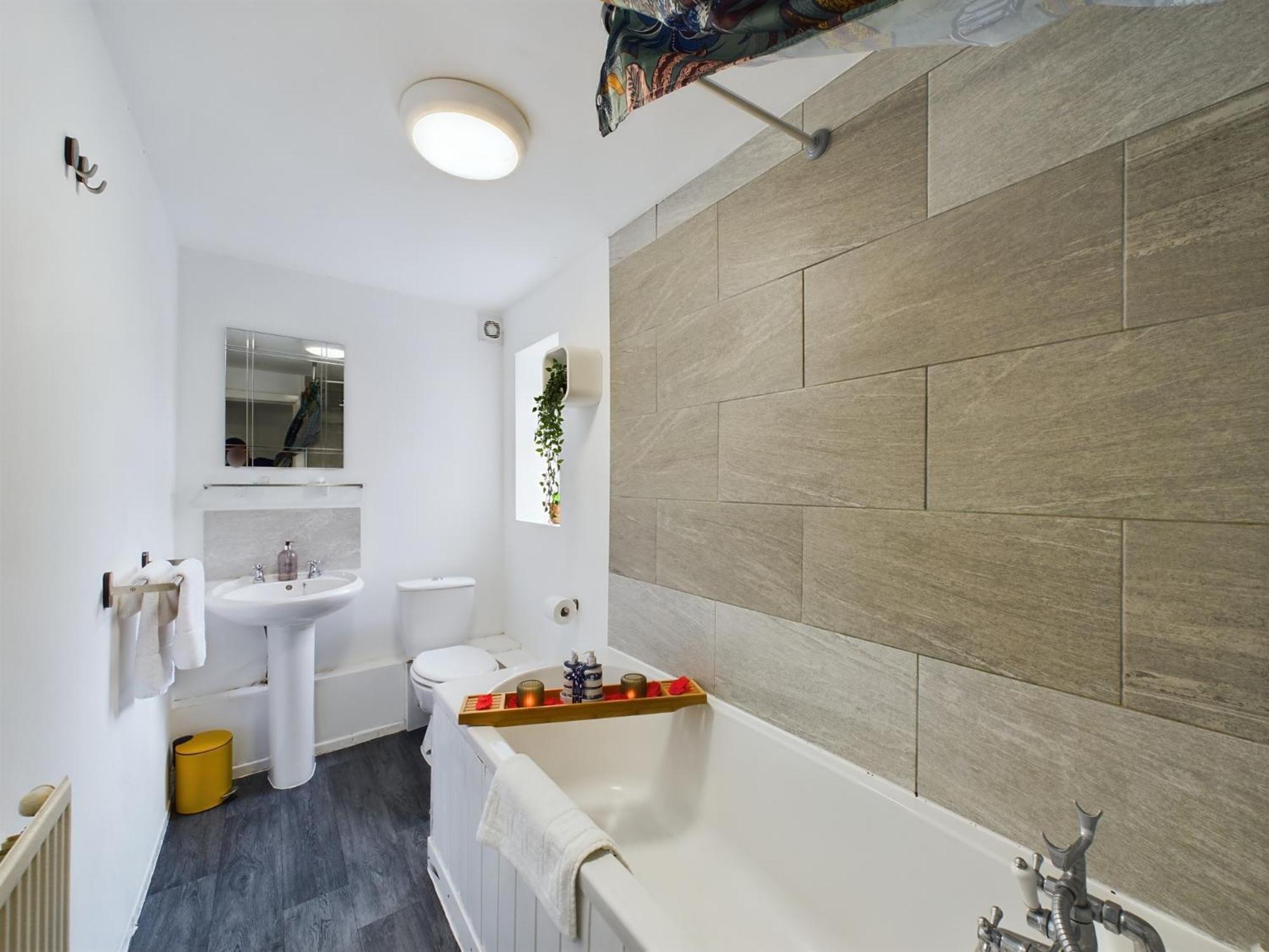 Charming Apartments - Cosy Retreat - Short Drive To City Centre - Free Parking Liverpool Eksteriør billede